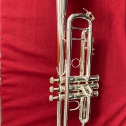 180S37U Used Stradivarius 37 Bb Trumpet Outfit (silver) . Bach